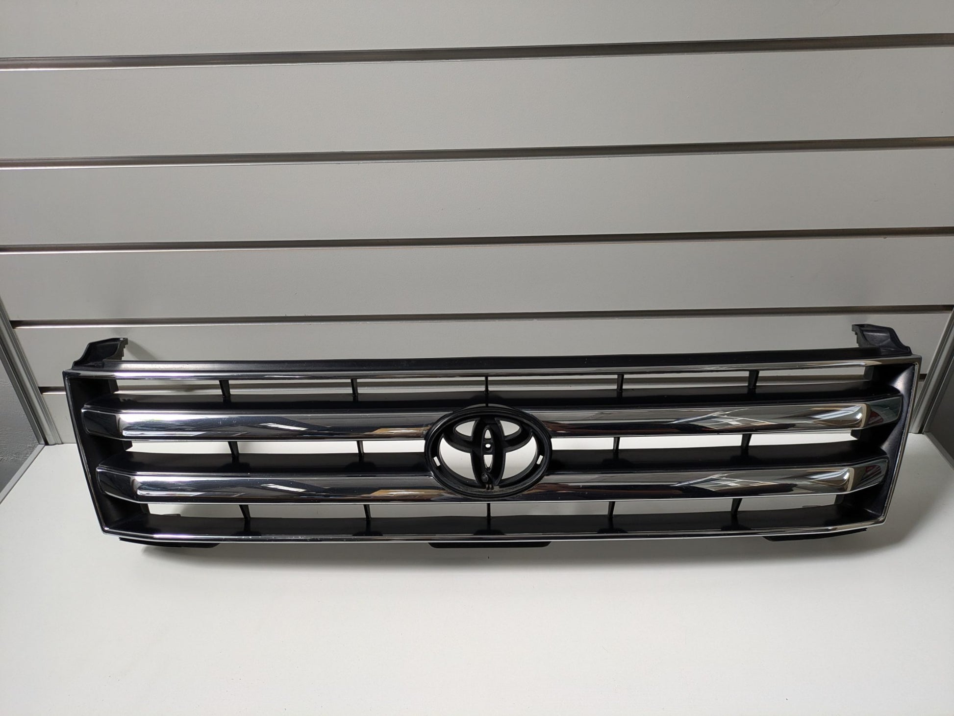 Genuine Front Bumper Grill Toyota Prado KZJ95 1996 - 2000 Used
