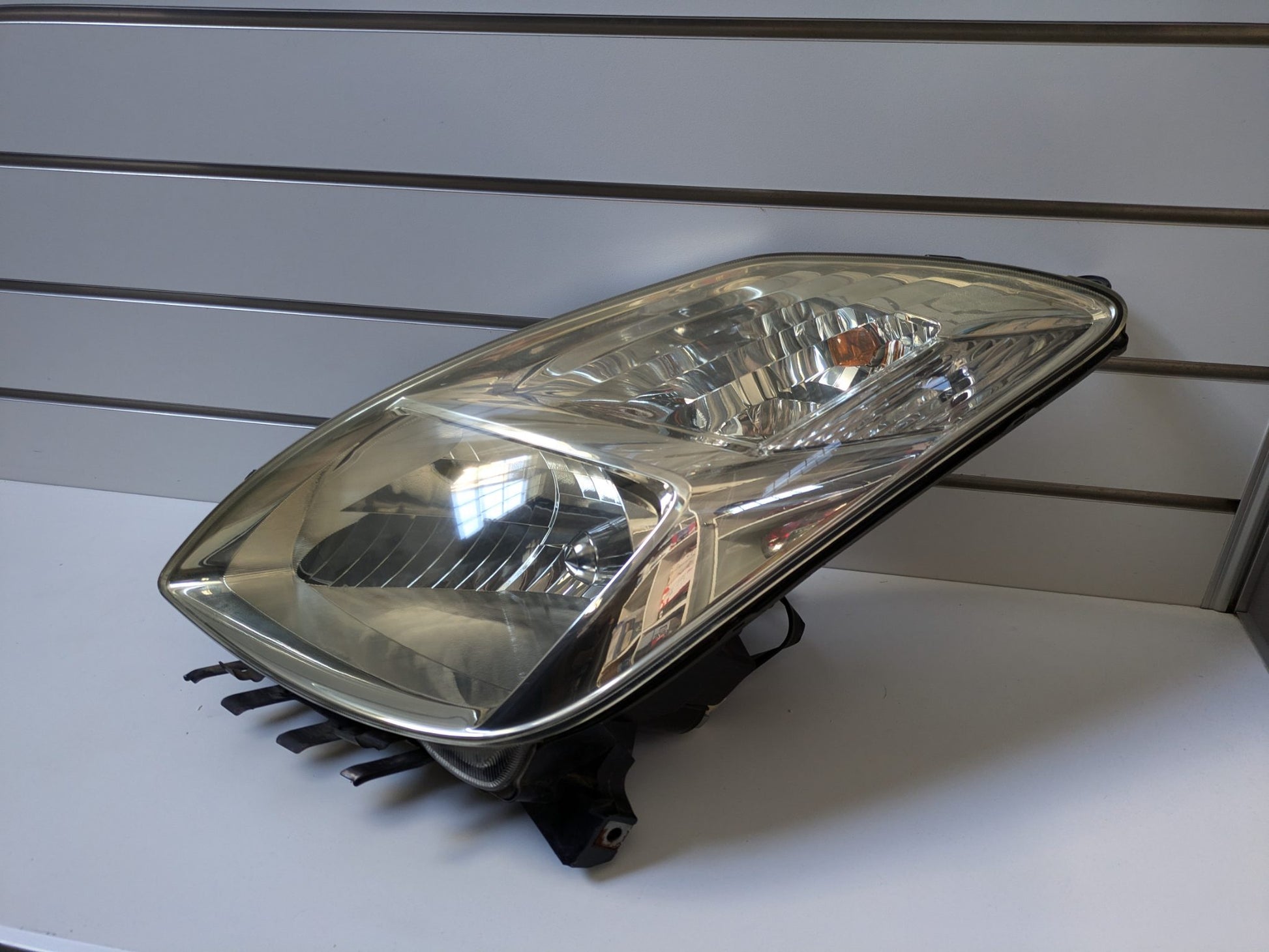 Genuine LH Headlight HID Toyota Prius XW20 NHW20 2005 - 2009 Used