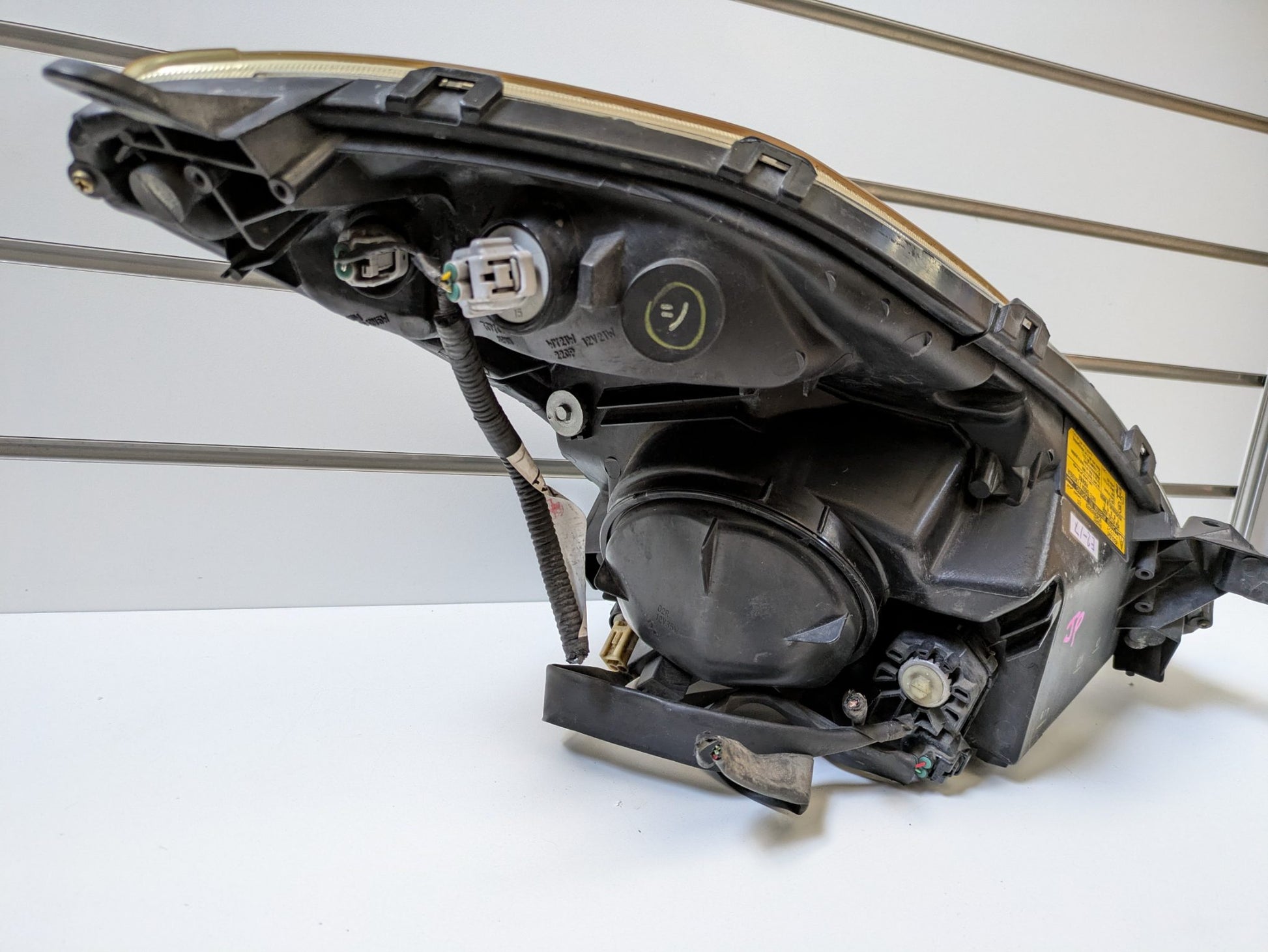 Genuine LH Headlight HID Toyota Prius XW20 NHW20 2005 - 2009 Used