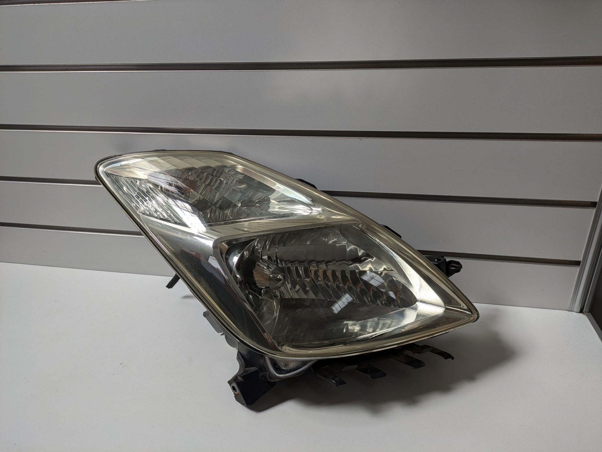Genuine RH Right Headlight HID Toyota Prius XW20 NHW20 2005 - 2009 Used