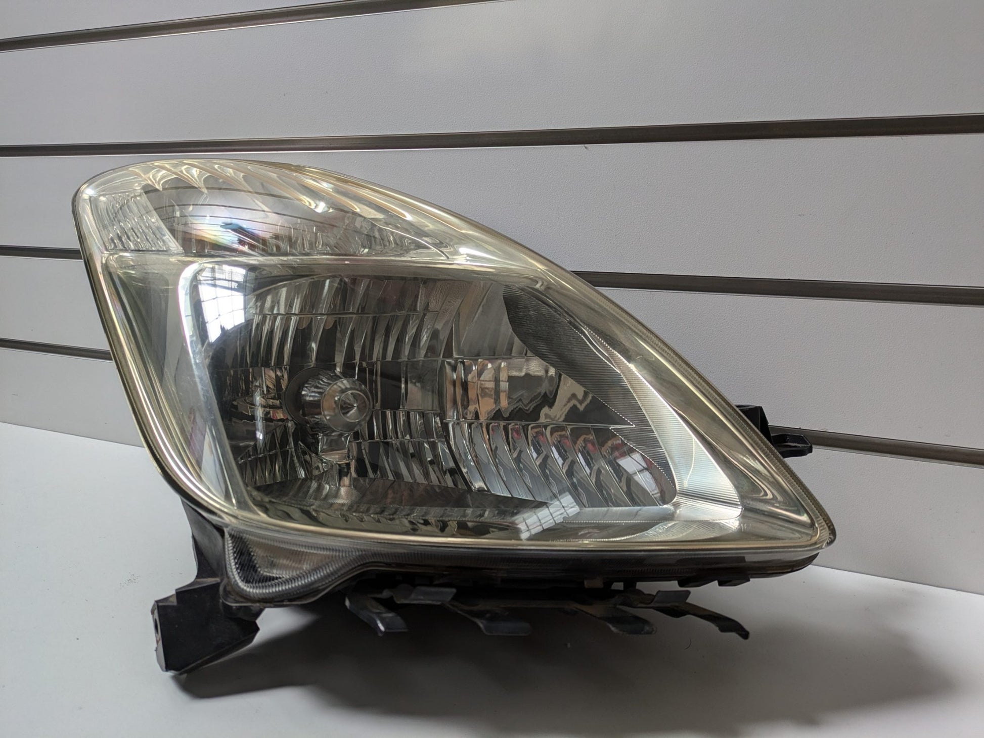 Genuine RH Right Headlight HID Toyota Prius XW20 NHW20 2005 - 2009 Used