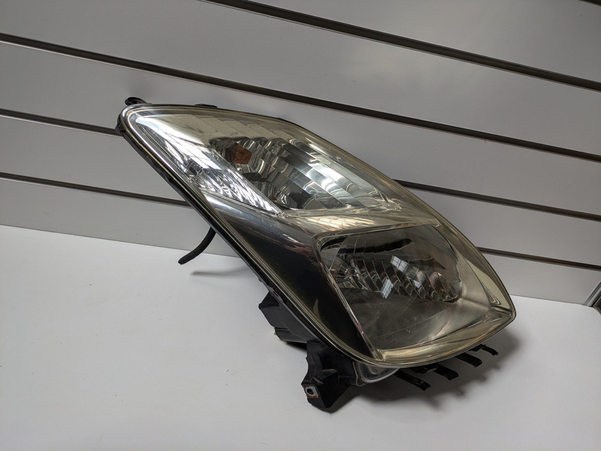 Genuine RH Right Headlight HID Toyota Prius XW20 NHW20 2005 - 2009 Used