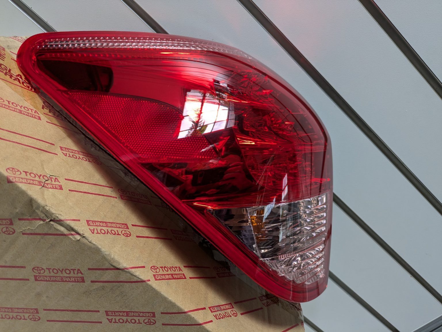 Genuine LH Taillight Toyota Rav4 XA30 3rd Gen PFL 2005 - 2008 New