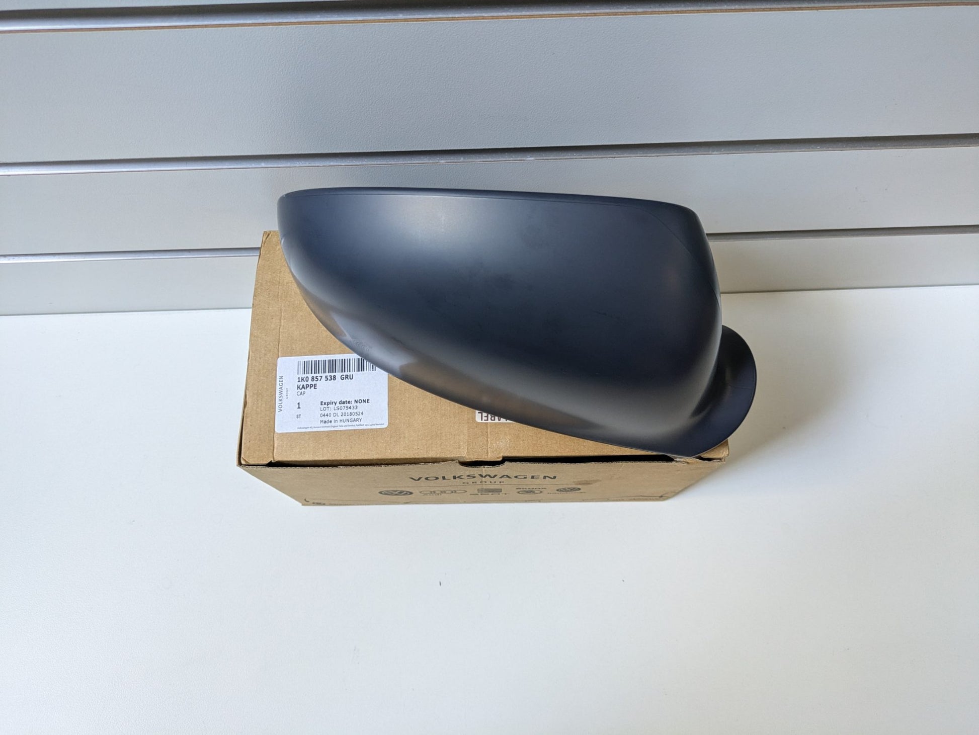 Genuine RH Mirror Housing Cover Cap VW Golf Jetta Passat EOS Sharan Skoda Superb 2002-2010 NEW