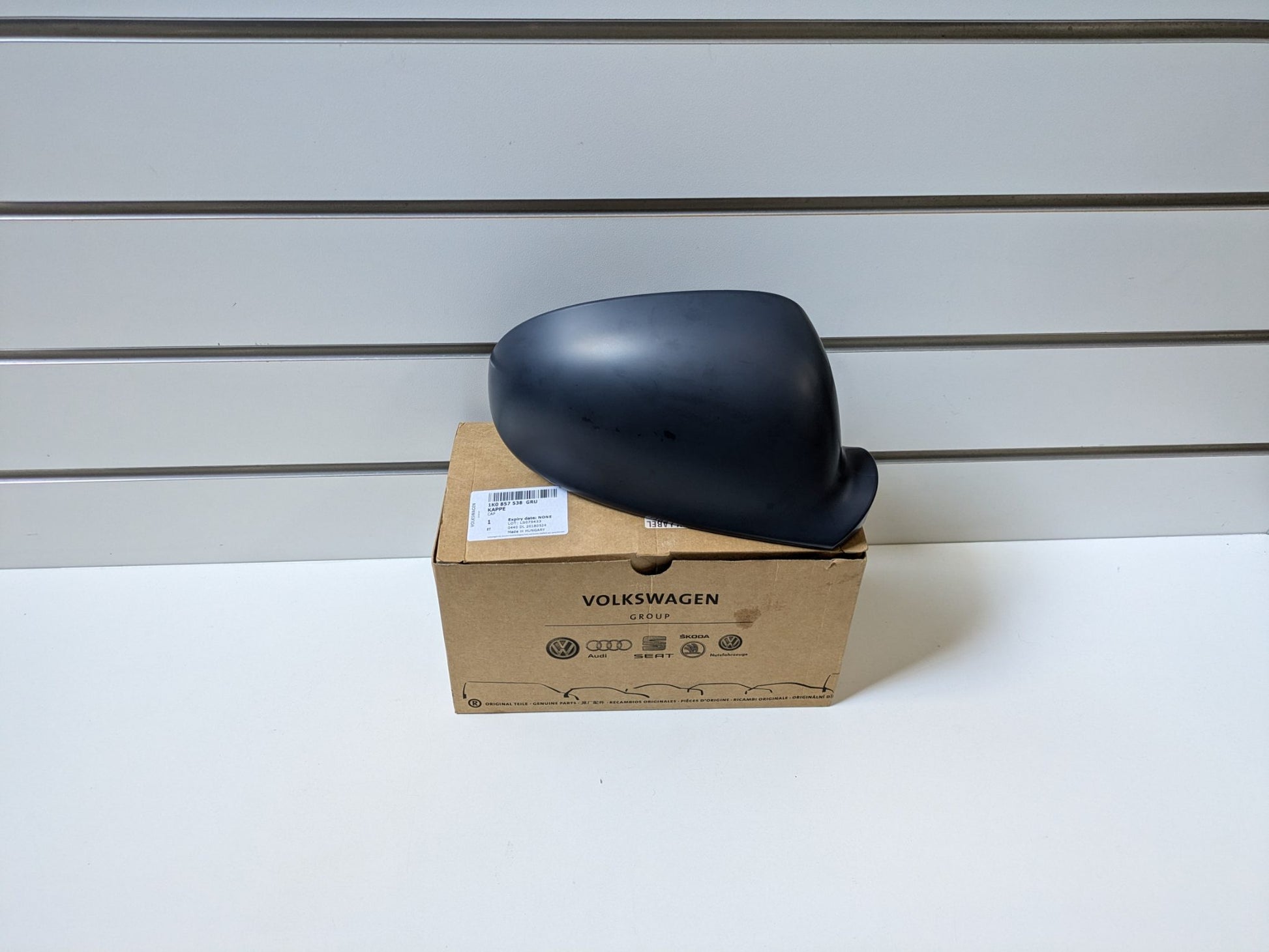 Genuine RH Mirror Housing Cover Cap VW Golf Jetta Passat EOS Sharan Skoda Superb 2002-2010 NEW