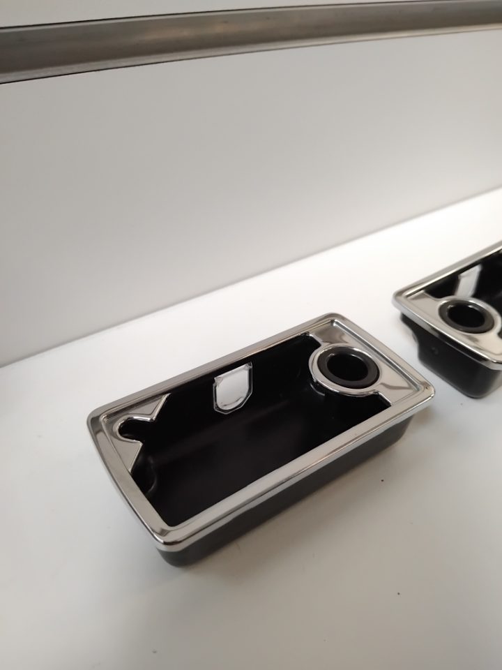 Genuine Receiver Ash Tray Storage Bin Volkswagen Phaeton GP0 / GP1 2002-2007 Used