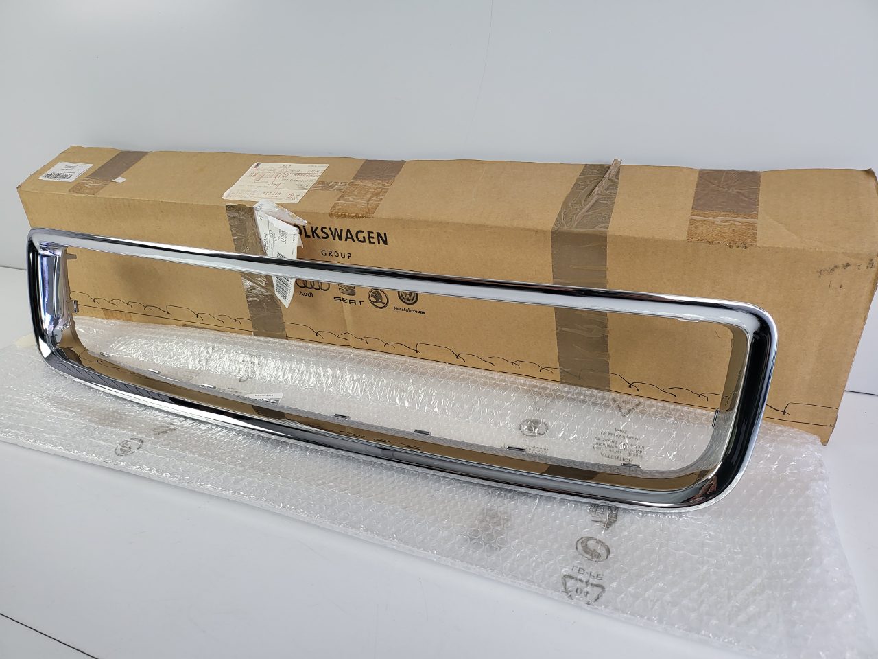 Genuine Lower Grill Frame VW Touareg 7L 2007 - 2010 New