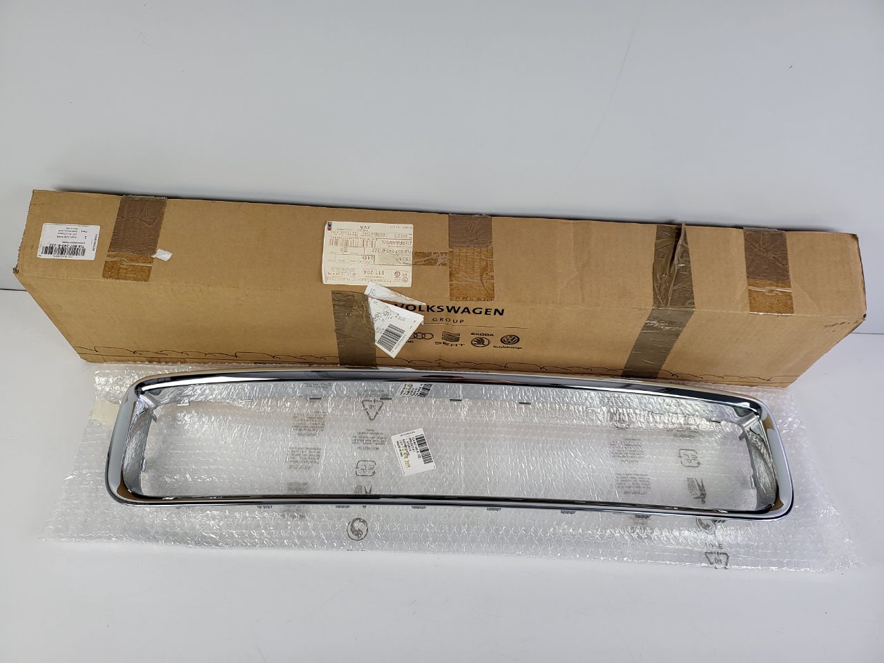 Genuine Lower Grill Frame VW Touareg 7L 2007 - 2010 New