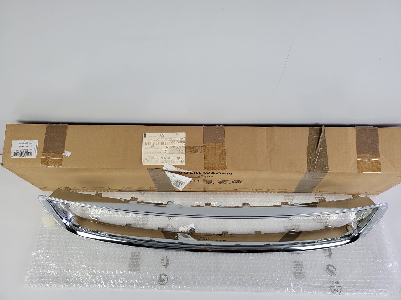 Genuine Lower Grill Frame VW Touareg 7L 2007 - 2010 New