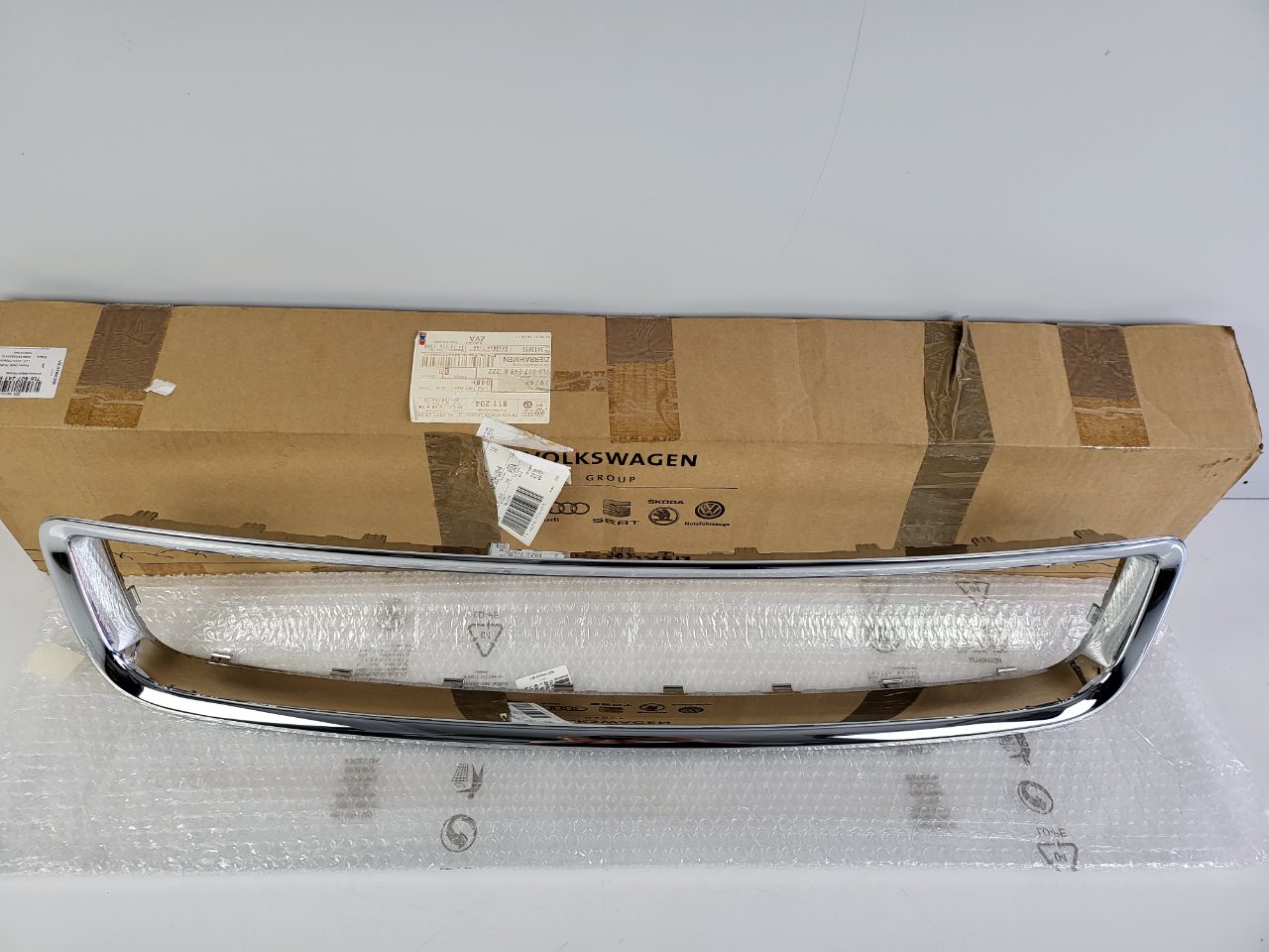 Genuine Lower Grill Frame VW Touareg 7L 2007 - 2010 New