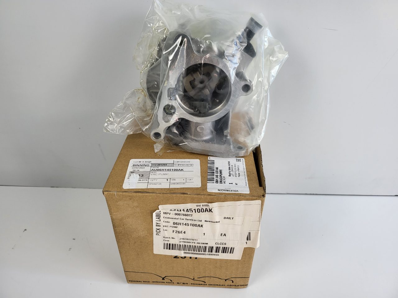 Genuine Vacuum Pump 2.0T Beetle, CC, Eos, GTI, Jetta, Passat, Tiguan 2008 - 2017
