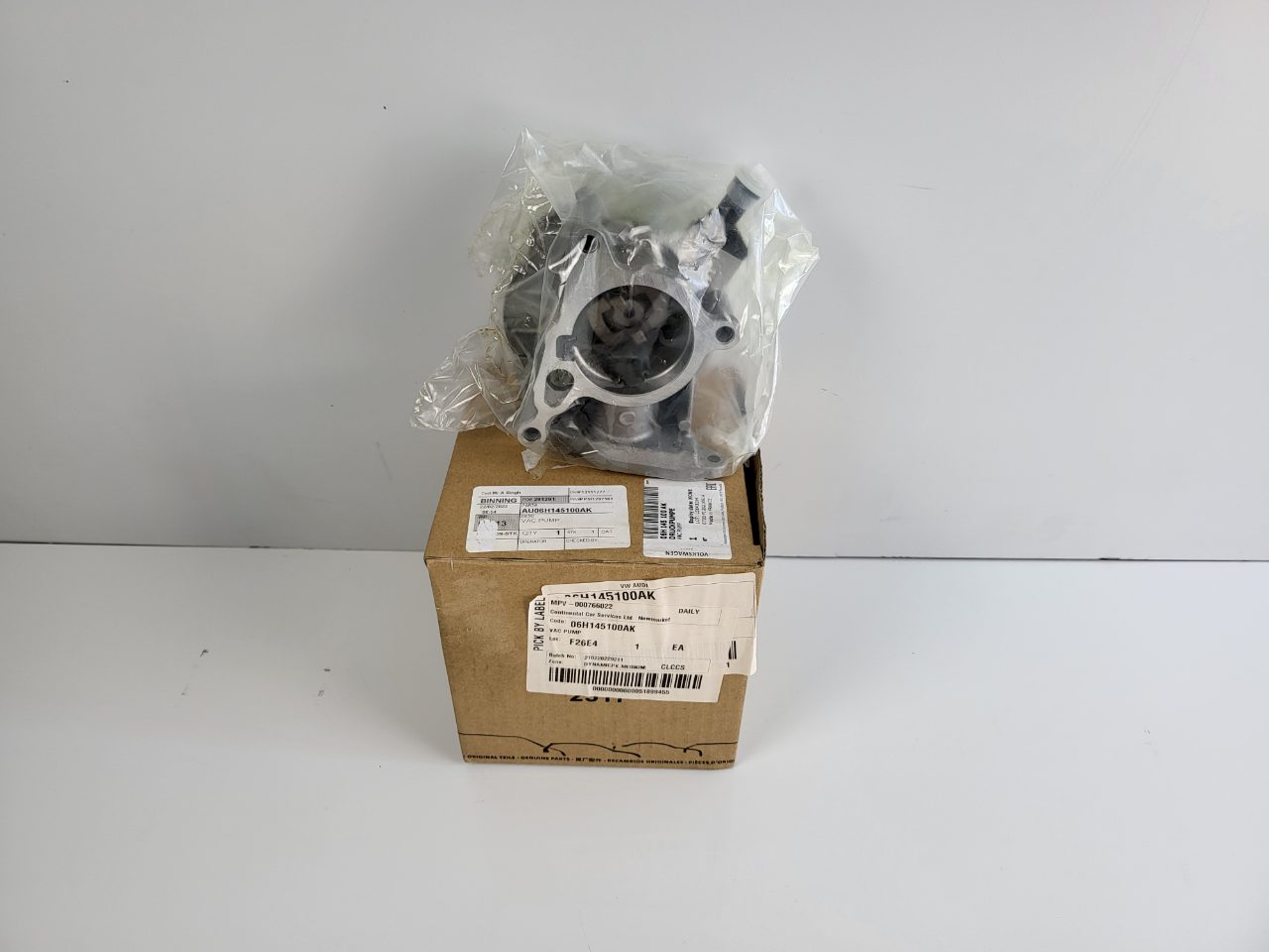 Genuine Vacuum Pump 2.0T Beetle, CC, Eos, GTI, Jetta, Passat, Tiguan 2008 - 2017